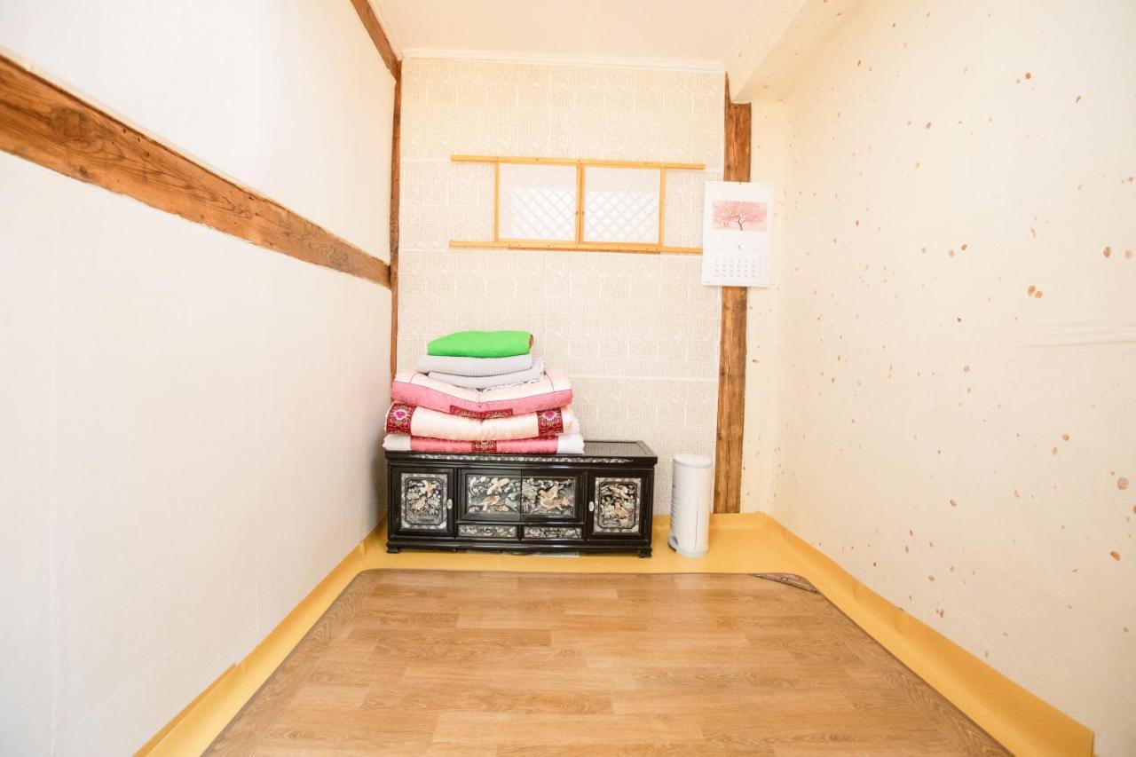Dongmyo Hanok Sihwadang - Private Korean Style House In The City Center With A Beautiful Garden Seoul Exterior photo
