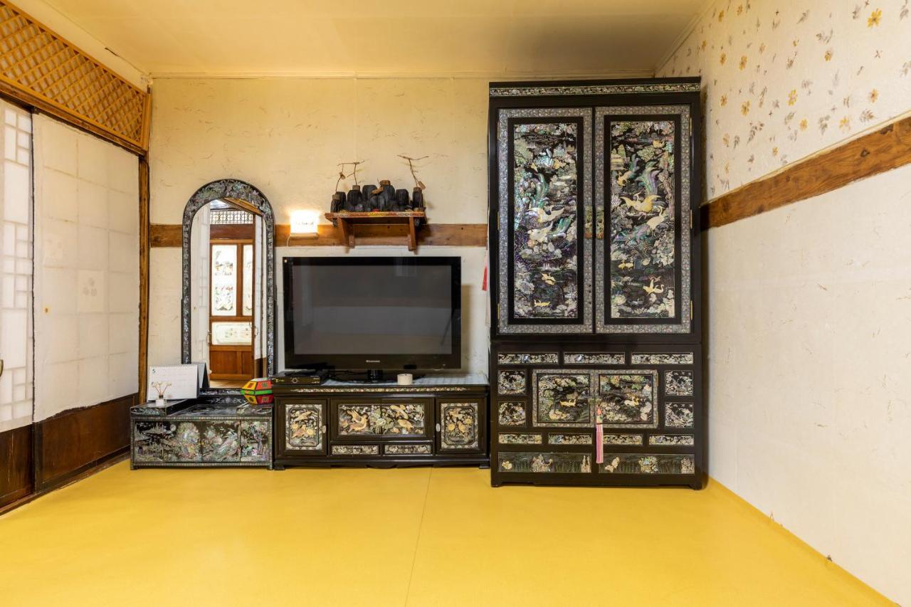 Dongmyo Hanok Sihwadang - Private Korean Style House In The City Center With A Beautiful Garden Seoul Exterior photo