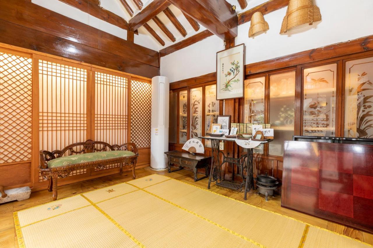 Dongmyo Hanok Sihwadang - Private Korean Style House In The City Center With A Beautiful Garden Seoul Exterior photo