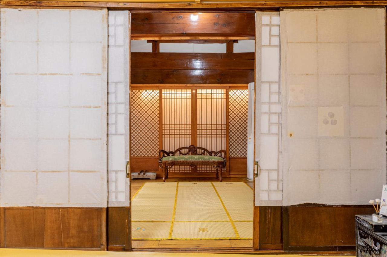 Dongmyo Hanok Sihwadang - Private Korean Style House In The City Center With A Beautiful Garden Seoul Exterior photo