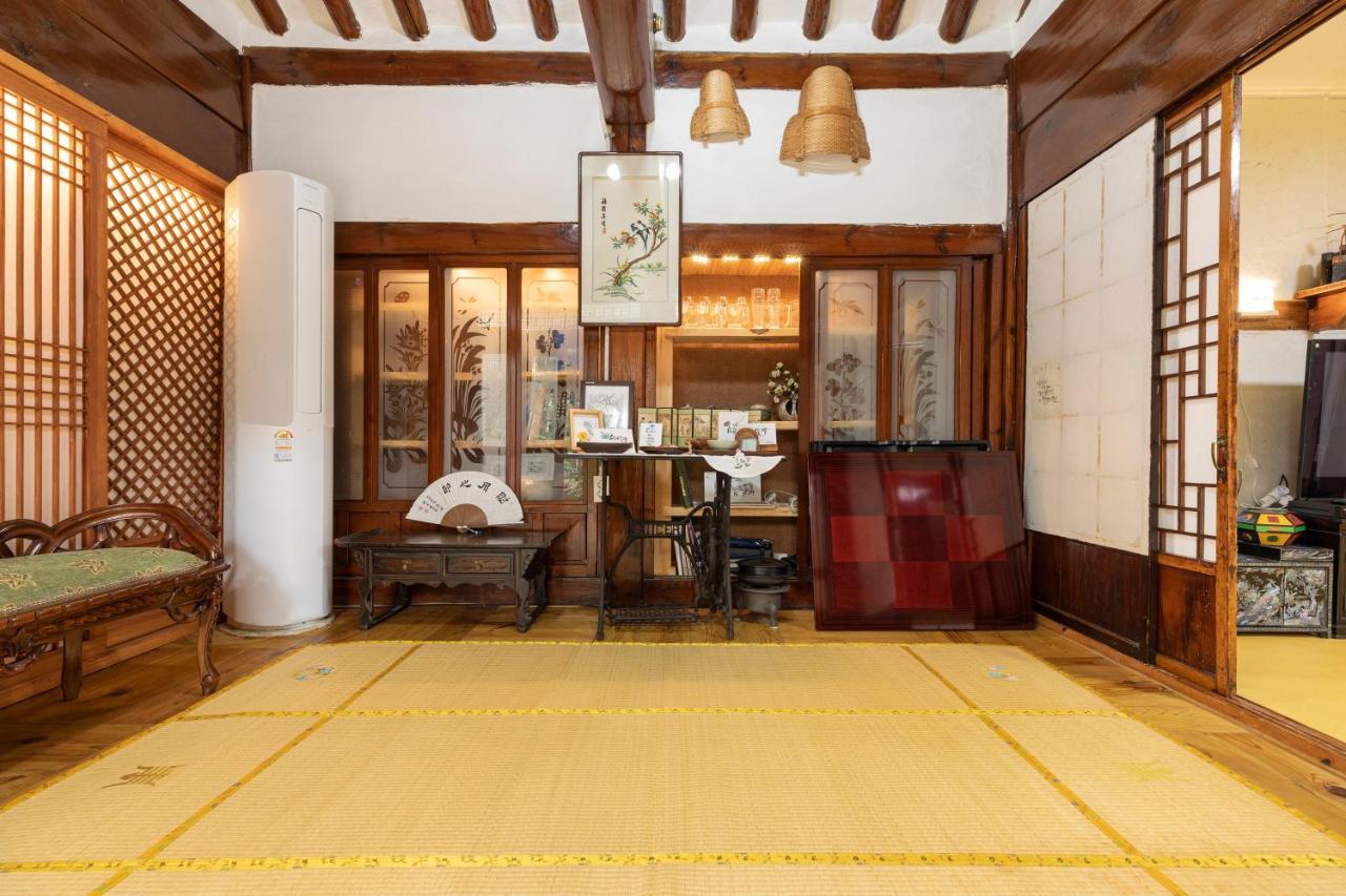 Dongmyo Hanok Sihwadang - Private Korean Style House In The City Center With A Beautiful Garden Seoul Exterior photo