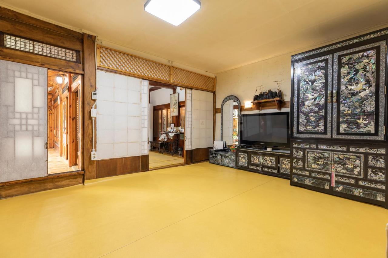 Dongmyo Hanok Sihwadang - Private Korean Style House In The City Center With A Beautiful Garden Seoul Exterior photo